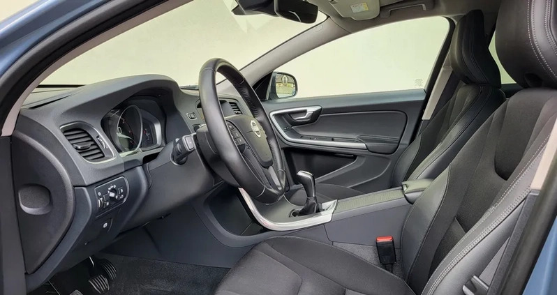 Volvo V60 cena 63500 przebieg: 129000, rok produkcji 2017 z Aleksandrów Łódzki małe 529